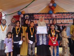 Pemberian Apresiasi Kepada Siswa Berprestasi Di SDN 01 Cipeundeuy