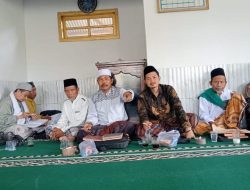 Pengajian Rutin Mingguan Di Kampung Cikadu Desa Cipeundeuy
