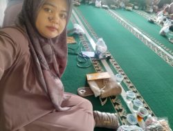 Kepala Desa Cipeundeuy, Feni Permatasari S.Pd, Hadiri Pengajian di Kampung Cikadu