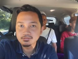 Sekretaris Desa Cipeundeuy, Bapak Tomi Hardiwijaya, S.Pd. Mengantarkan dan Menjenguk Warga Kampung Cilajim ke Rumah Sakit