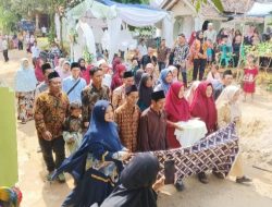 IBU KEPALA DESA CIPEUNDEUY HADIRI ACARA PERNIKAHAN WARGA KAMPUNG CILAJIM