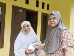Kepala Desa Cipeundeuy Salurkan Zakat dari BAZNAS Kabupaten Lebak