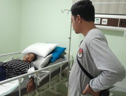 SEKRETARIS DESA CIPEUNDEUY MENJENGUK MASYARAKAT KAMPUNG CIPINANG DI RSUD MALINGPING