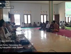 Sekretaris Desa Cipeundeuy Hadiri Pengajian Bapak-Bapak di Kampung Cilajim