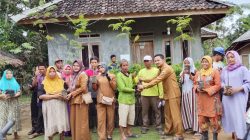 *Pemerintah Desa Cipeundeuy dan KTH Menyalurkan Bantuan Bibit pertanian*